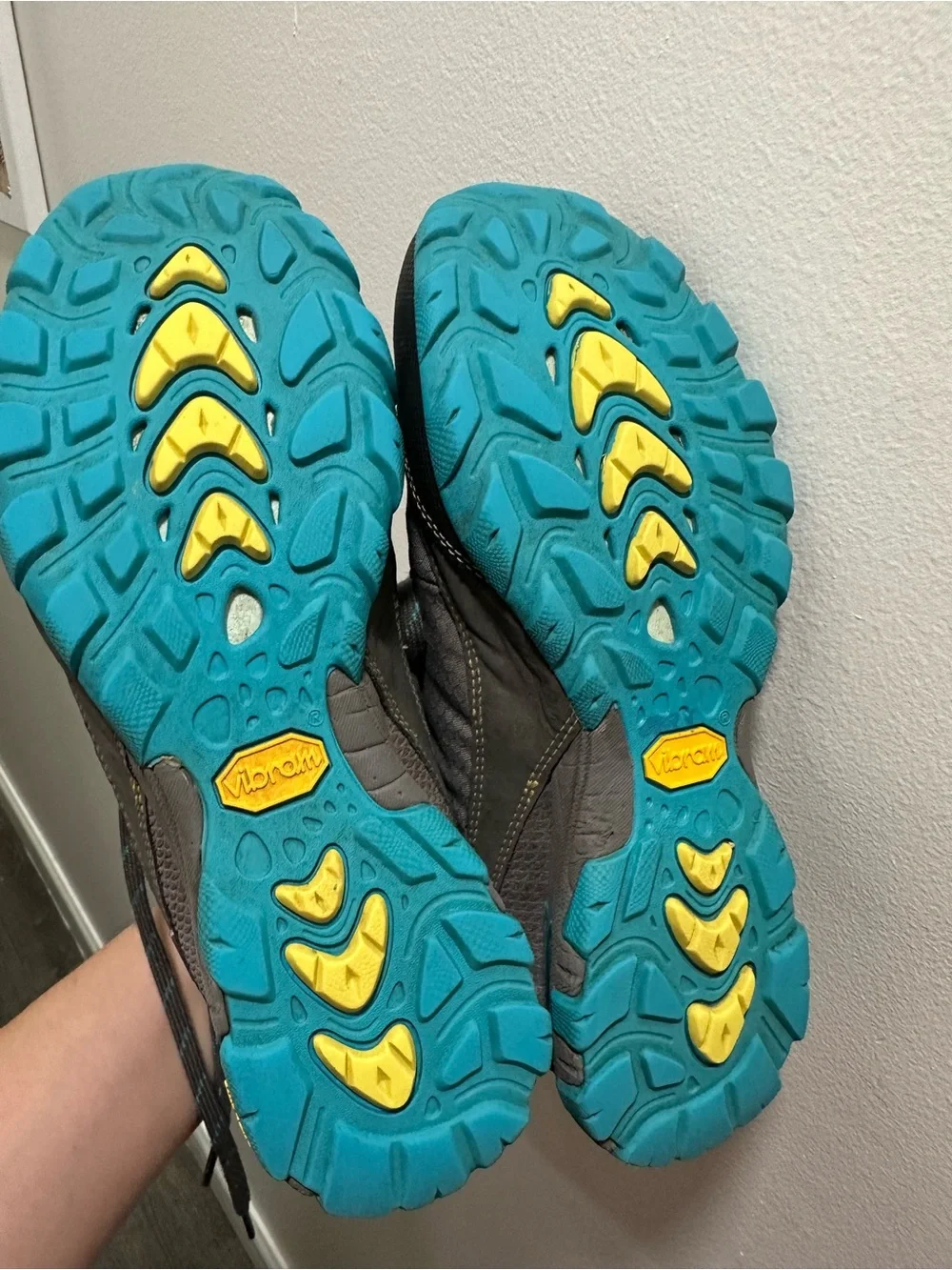 Ahnu Sugarpine Waterproof Hiking Boots Women's Size 7 Gray Turquoise F19114G